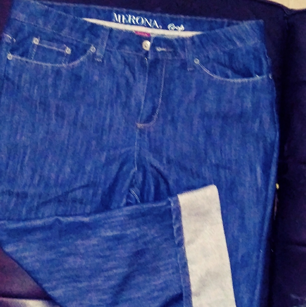 Deep blue cropped jeans